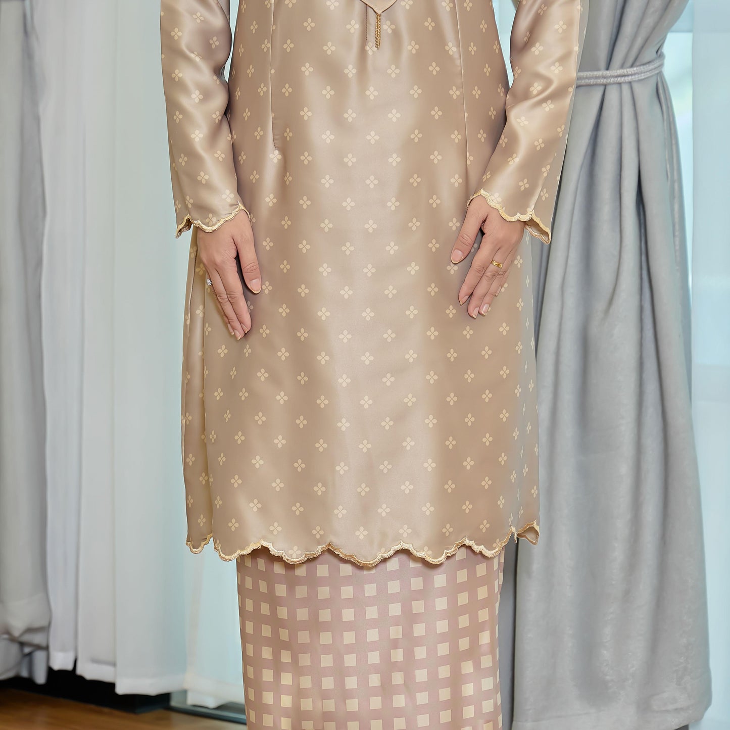 Aileen Kurung