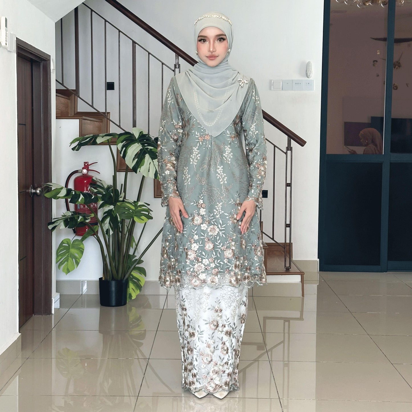Naomi Kurung