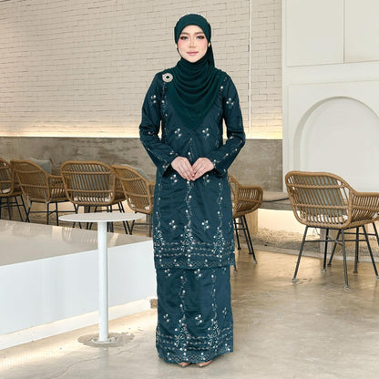 Sandra Kurung