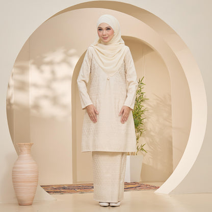 Veronica Kurung
