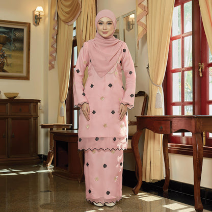 Elisya Kurung