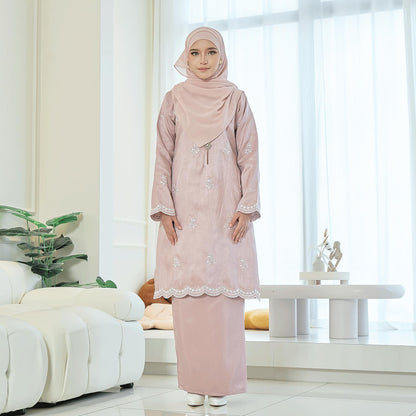 Lucia Kurung