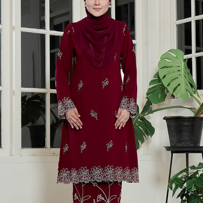 Lysandra Kurung