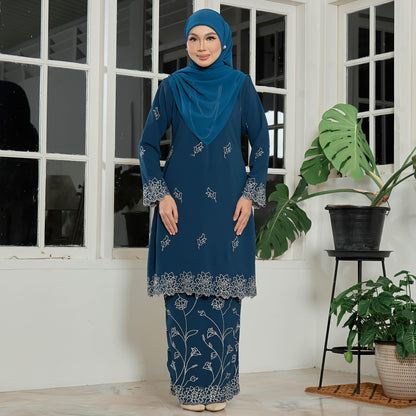 Lysandra Kurung