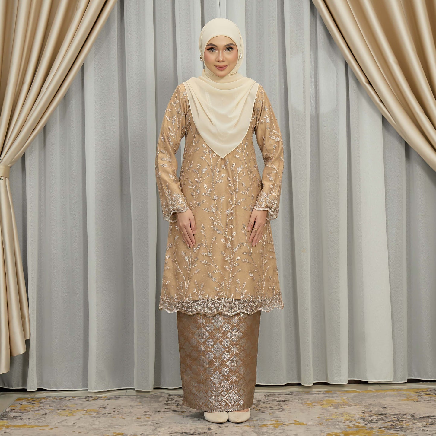 Adira Kurung