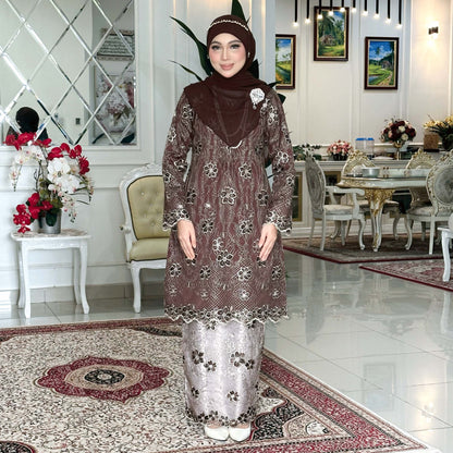 Selina Kurung