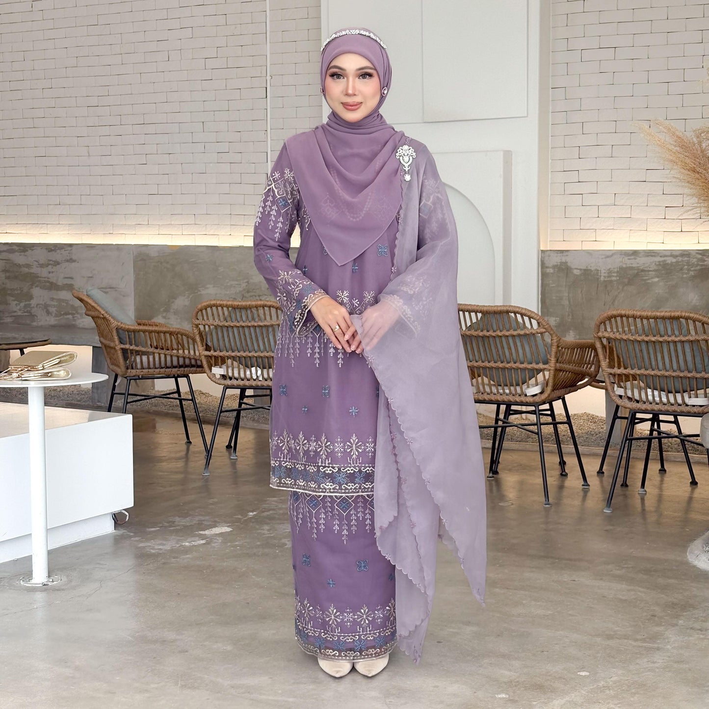 Elisse Kurung