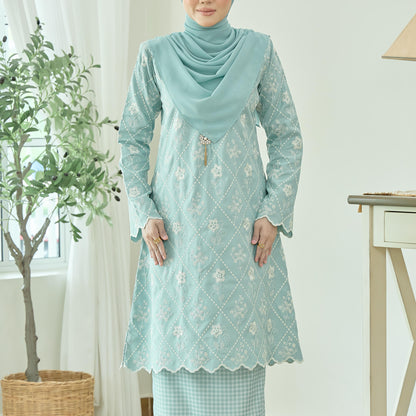 Deshika Kurung