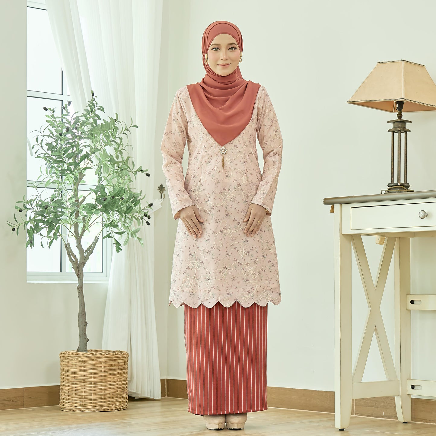 Elly Kurung