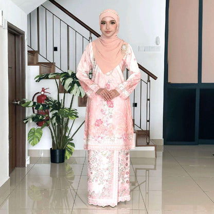 Sri Kesuma Kurung Merdeka