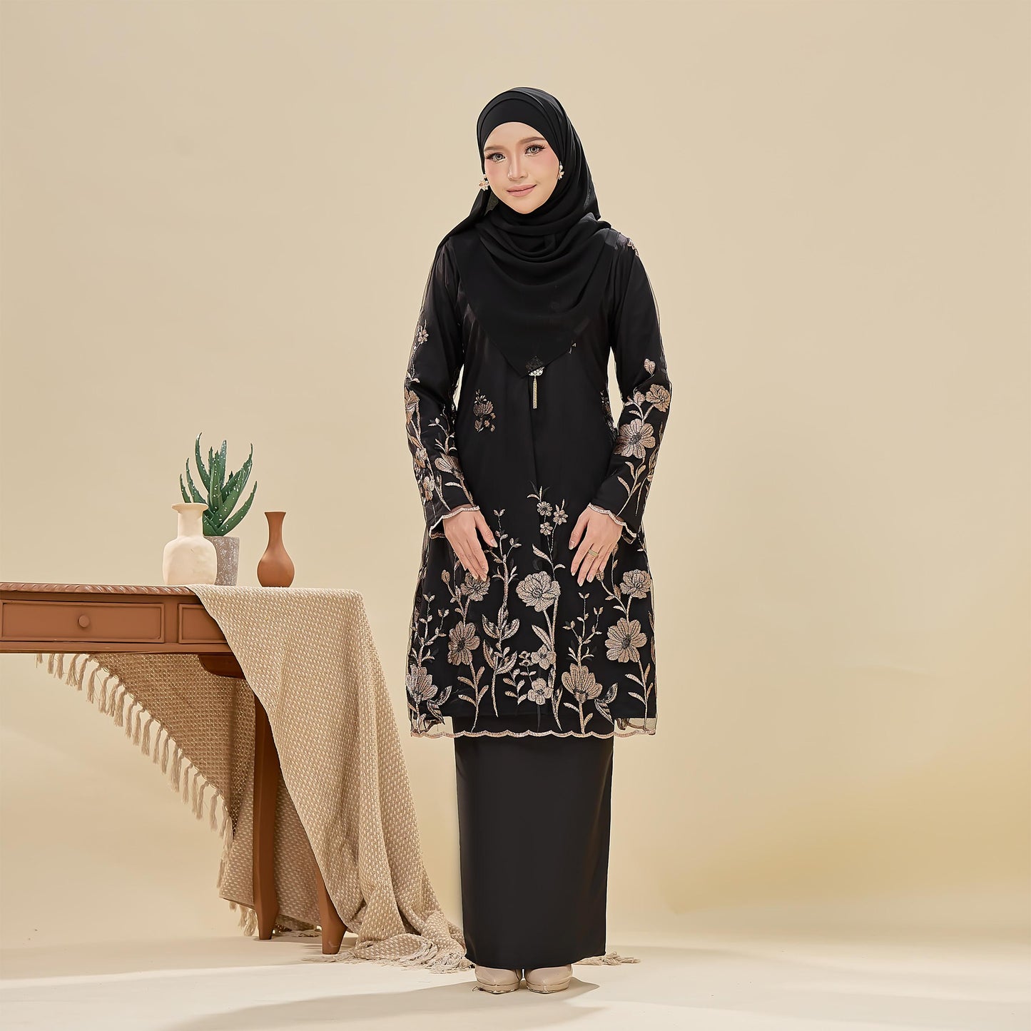 Lunaya Kurung
