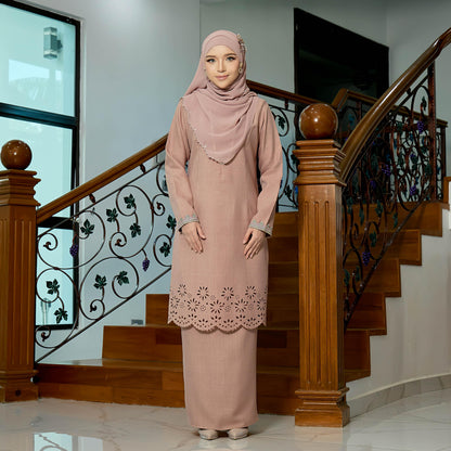Qasrena Kurung