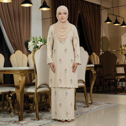 Leena Kurung