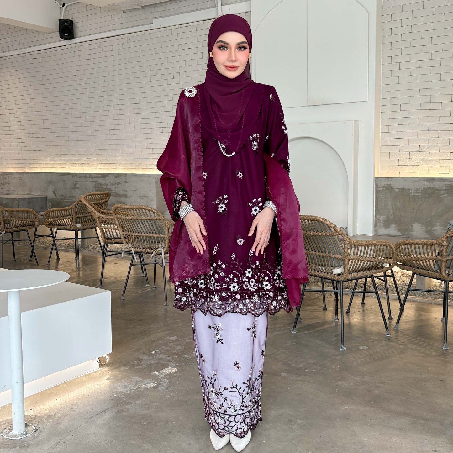 Della Kurung