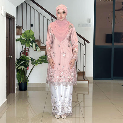 Dellina Kurung