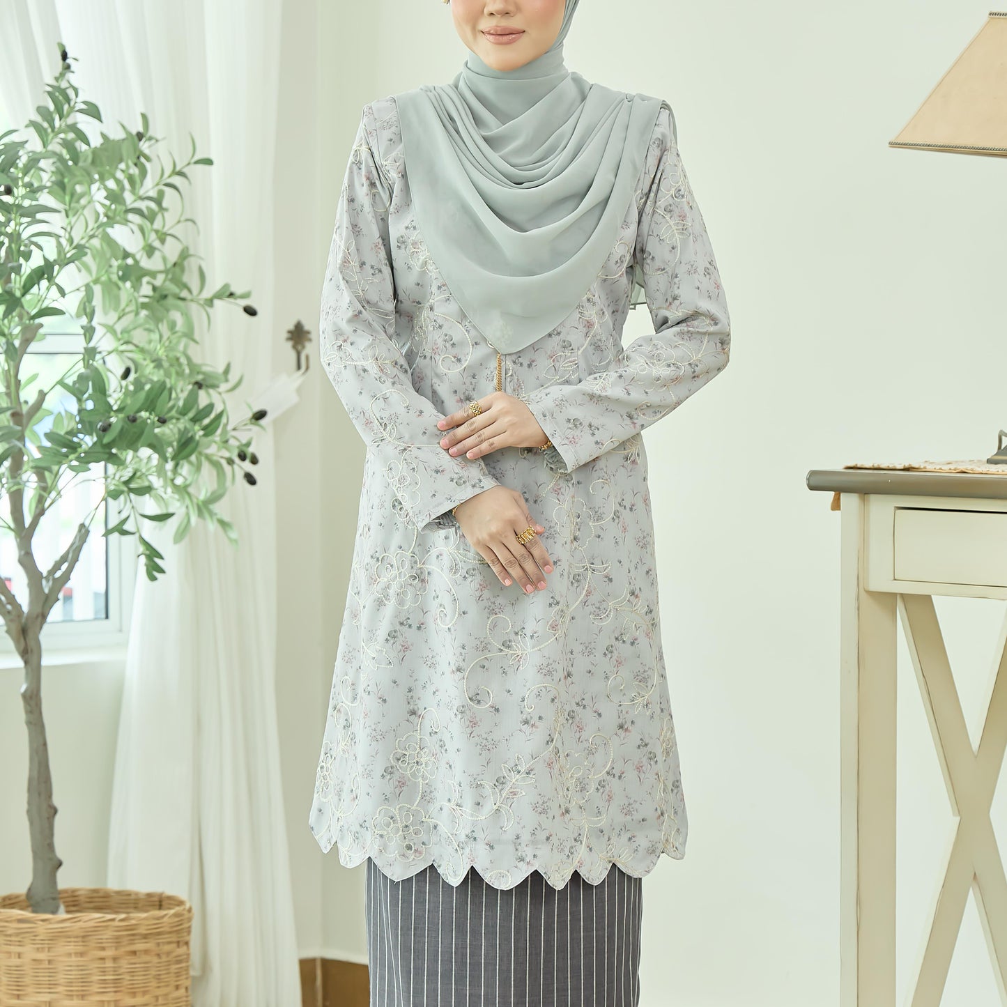 Elly Kurung
