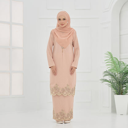 Elaine Kurung