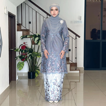 Naomi Kurung