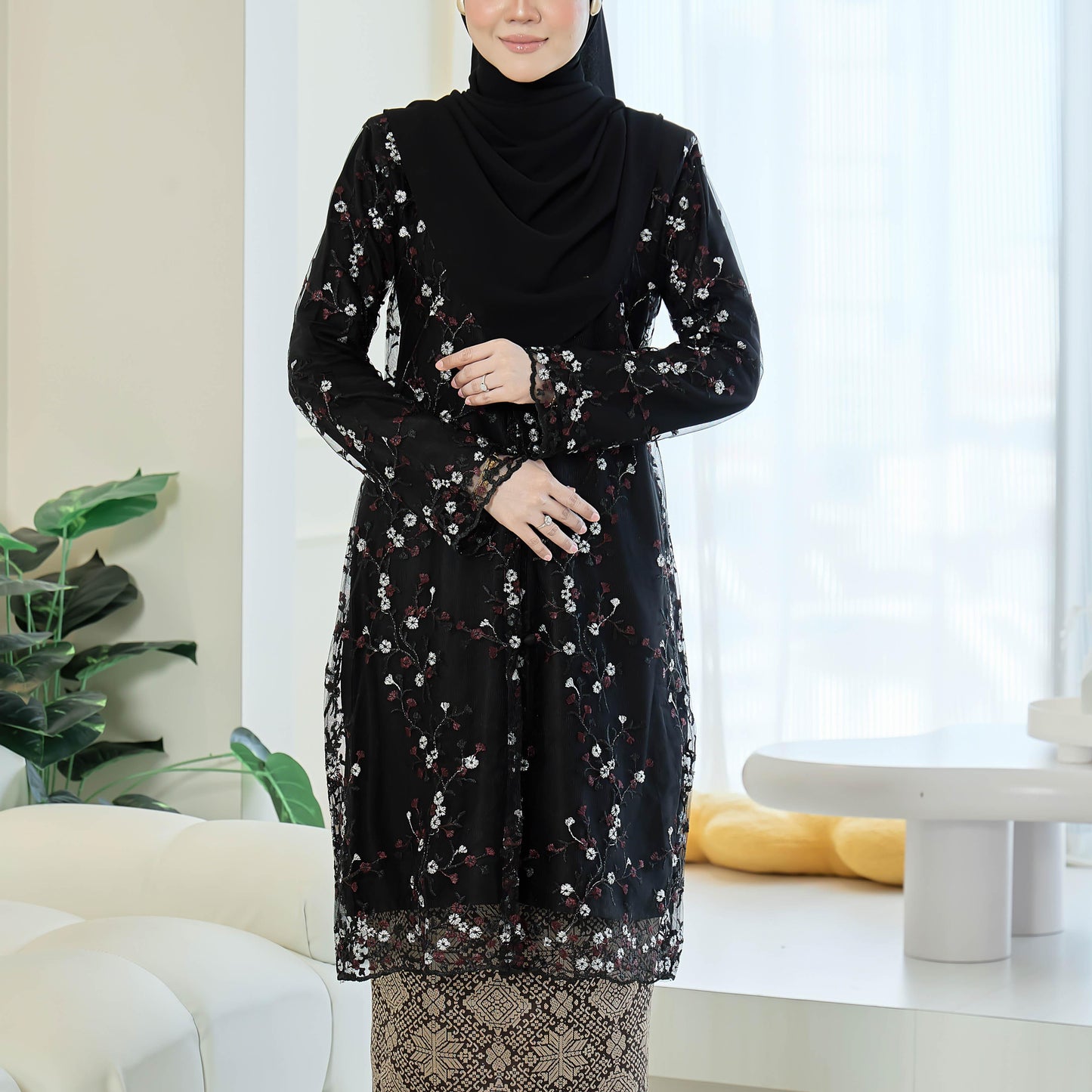 Lovelle Kurung