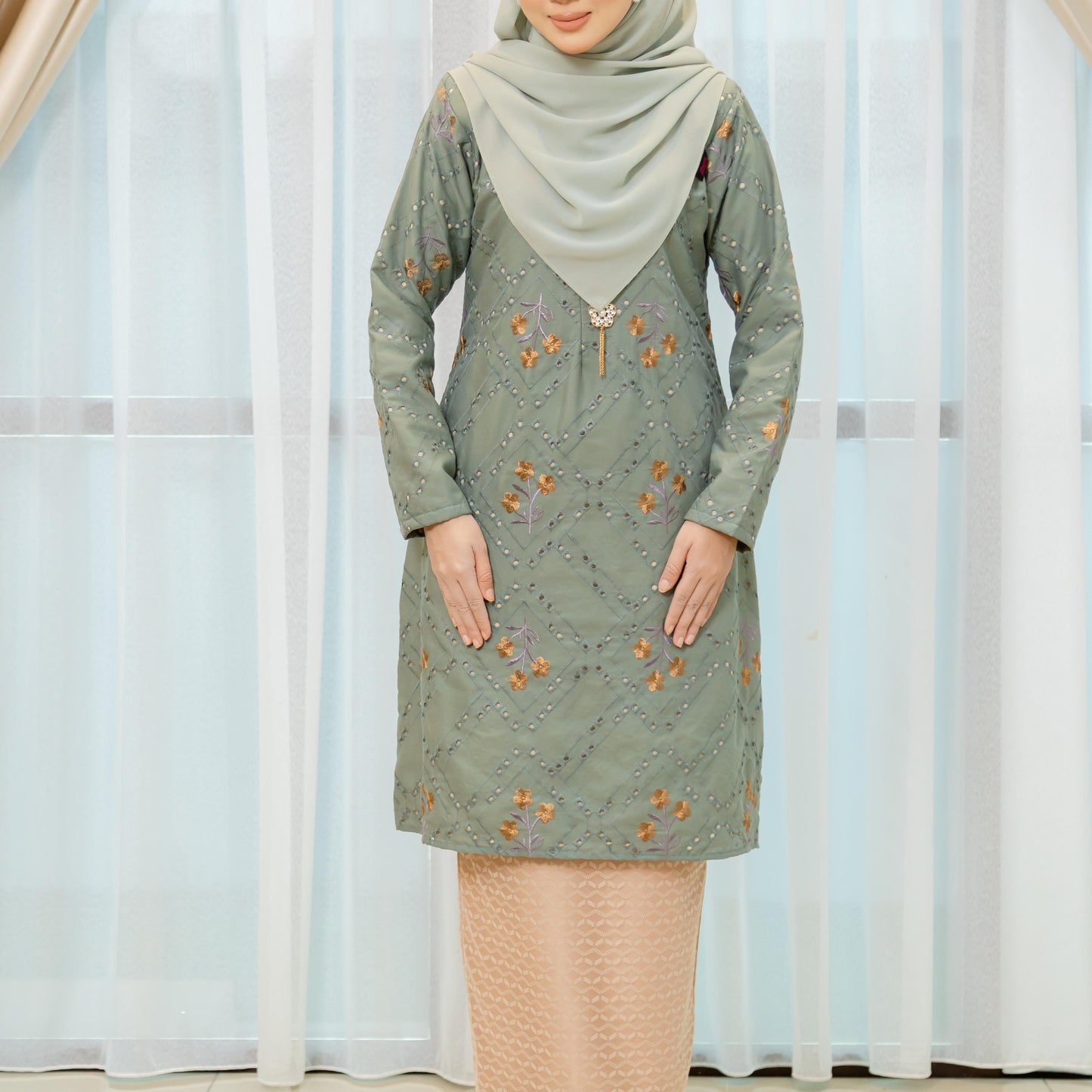 Emberly Kurung