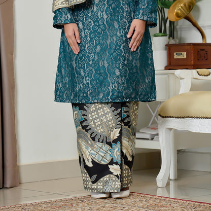 Karina Kurung