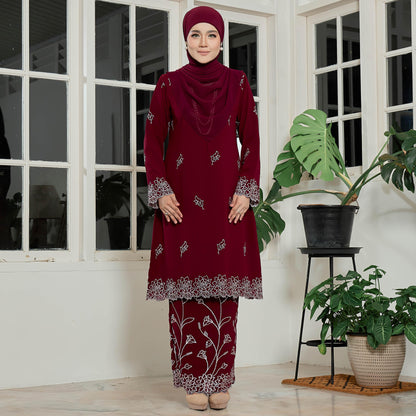 Lysandra Kurung