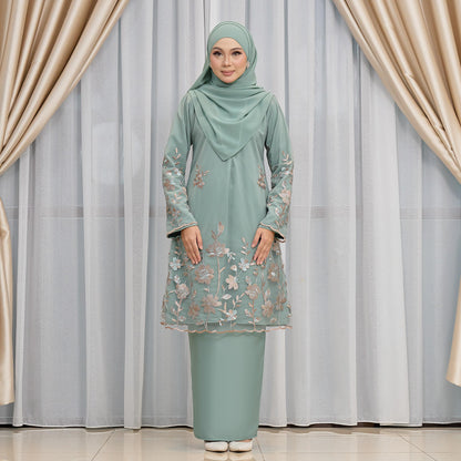Meara Kurung
