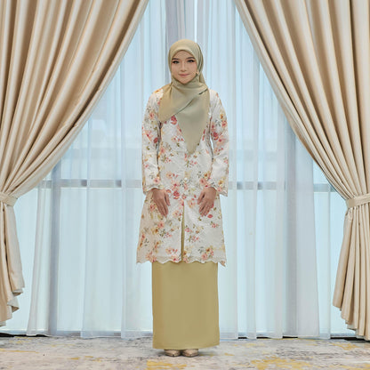 Alicia Kurung