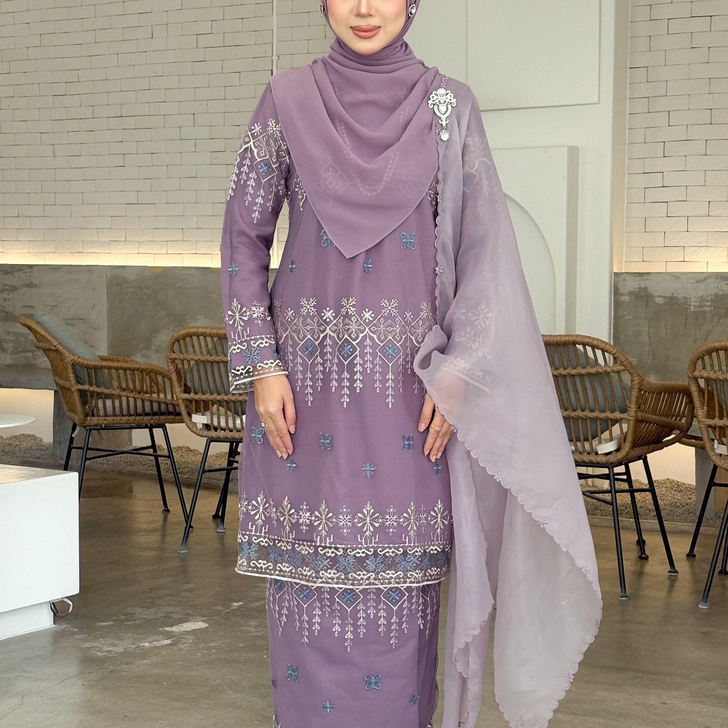 Elisse Kurung