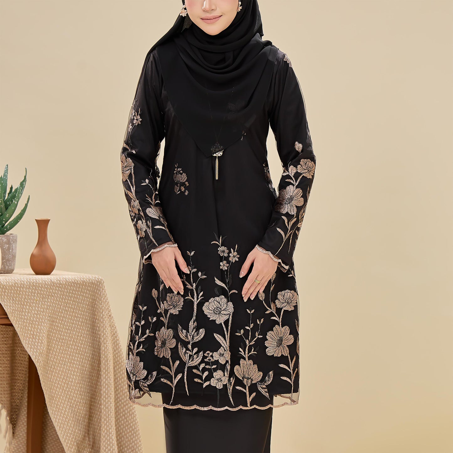 Lunaya Kurung