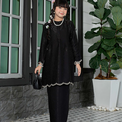 Yunara Kids Kurung