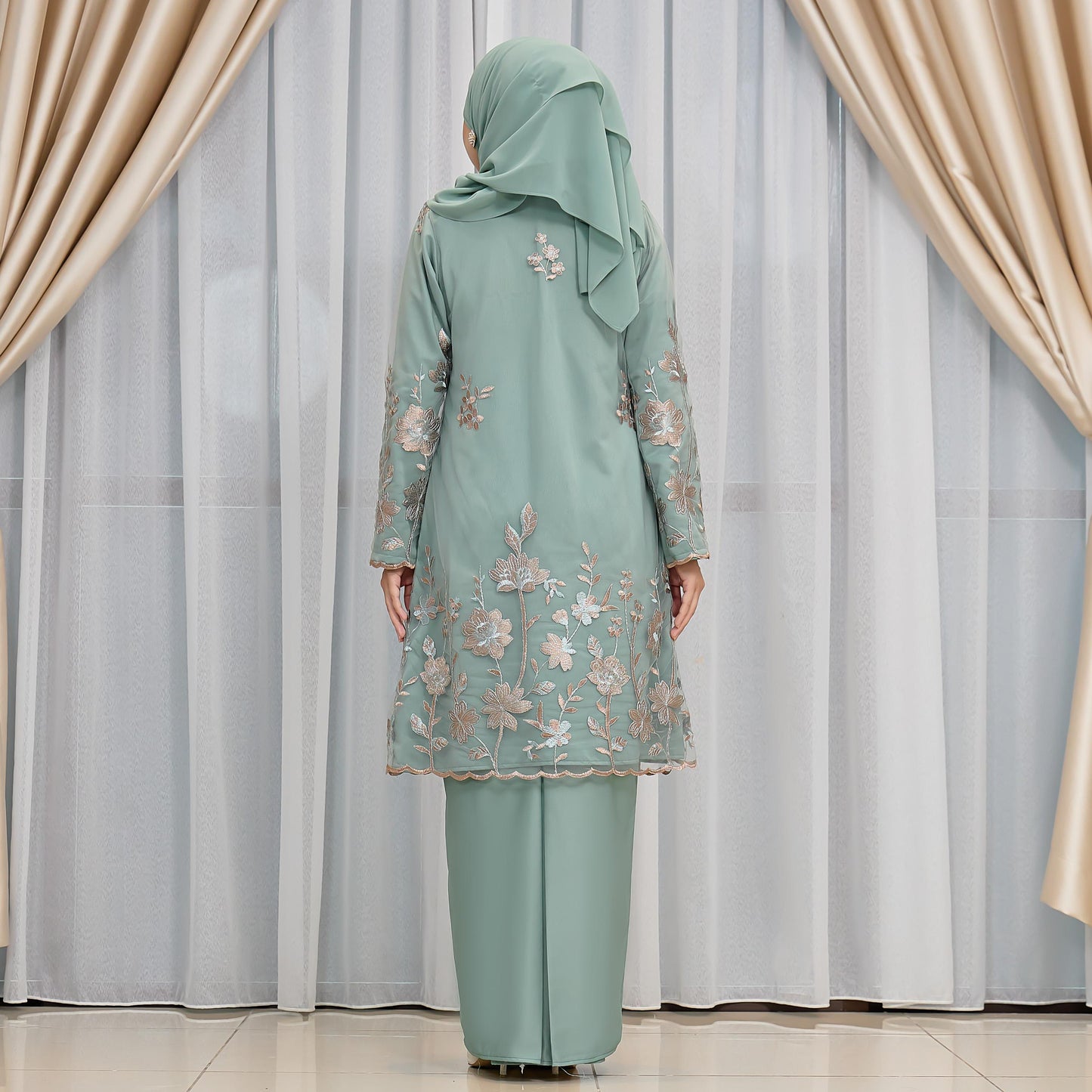 Meara Kurung