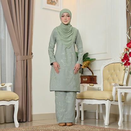 Riverra Kurung