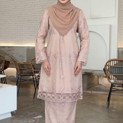 Elisse Kurung