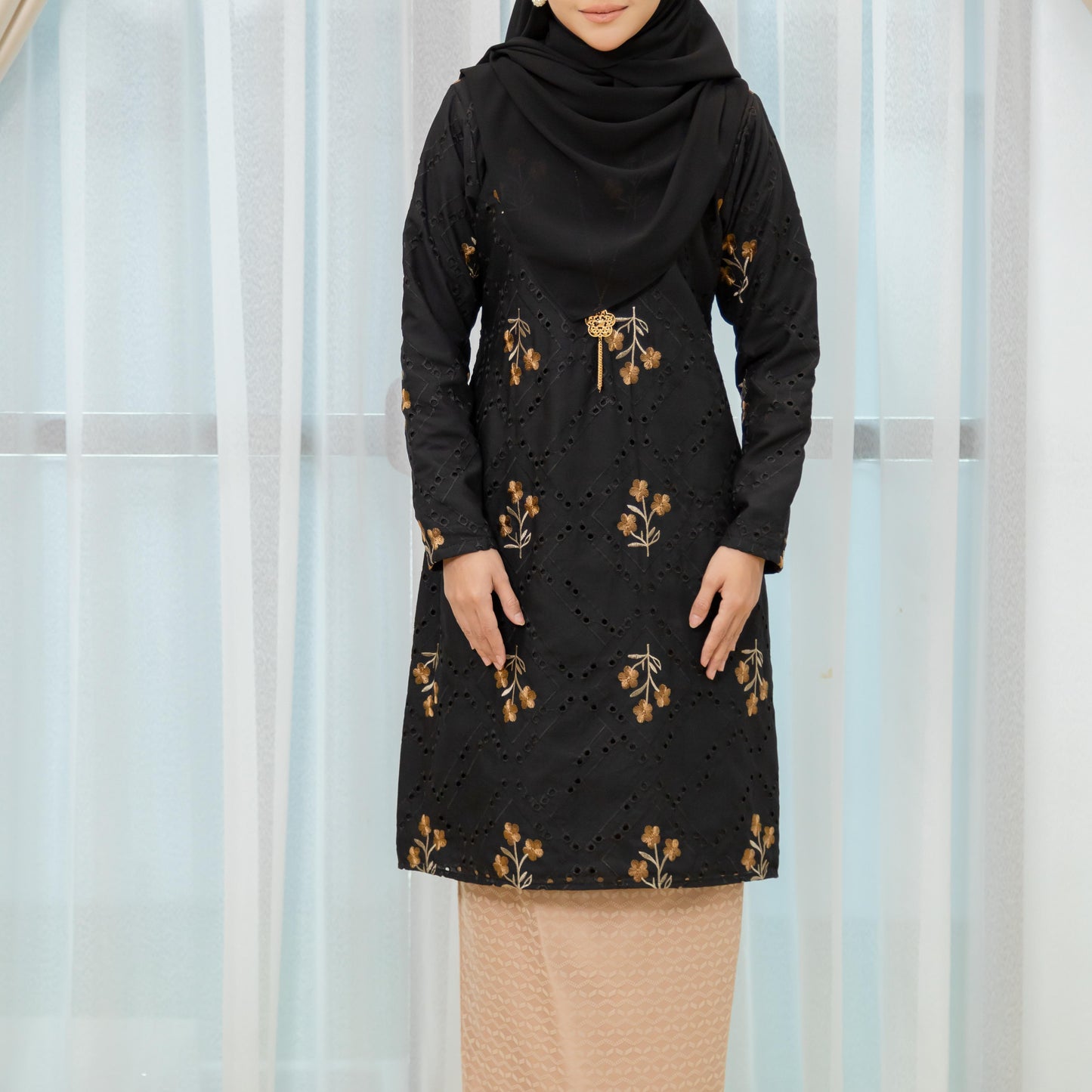 Emberly Kurung