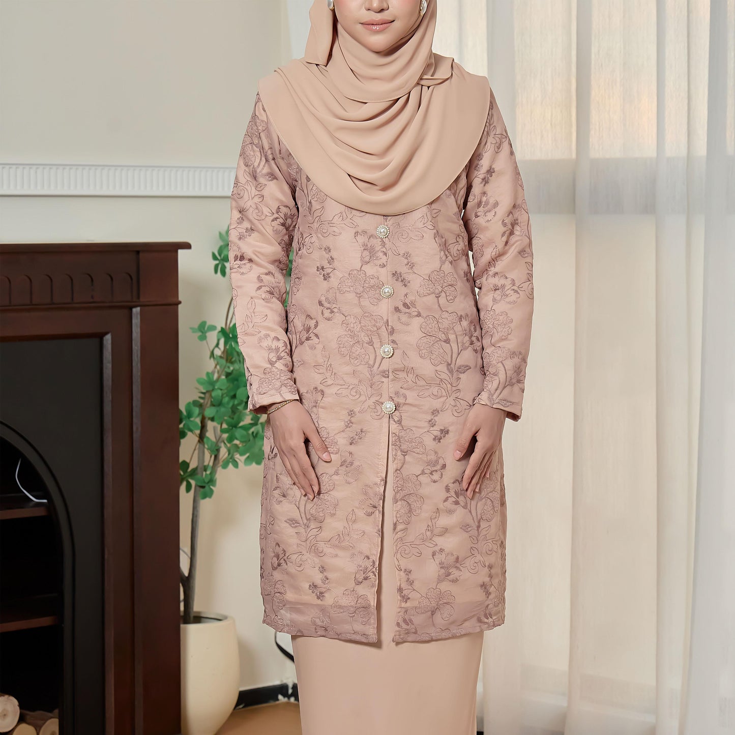 Felline Kurung