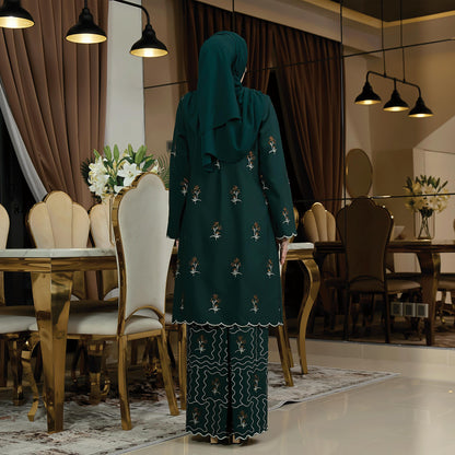 Leena Kurung