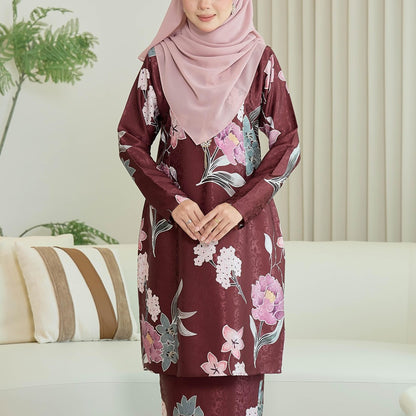 Anggun Kurung