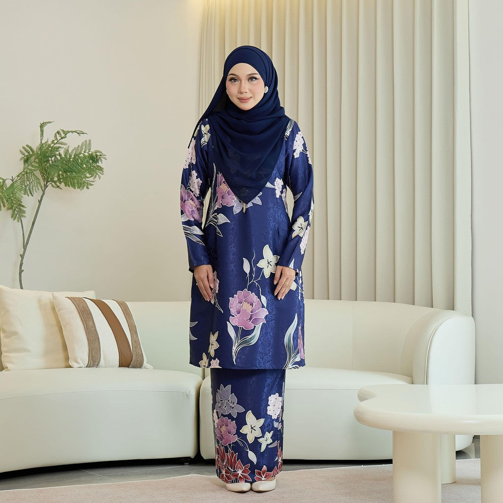 Anggun Kurung