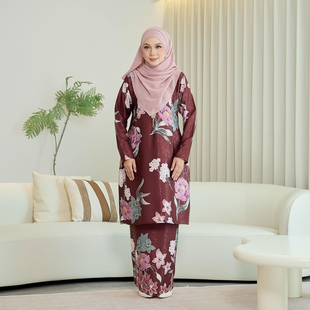 Anggun Kurung