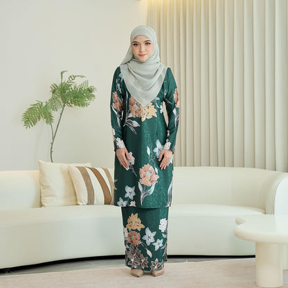 Anggun Kurung