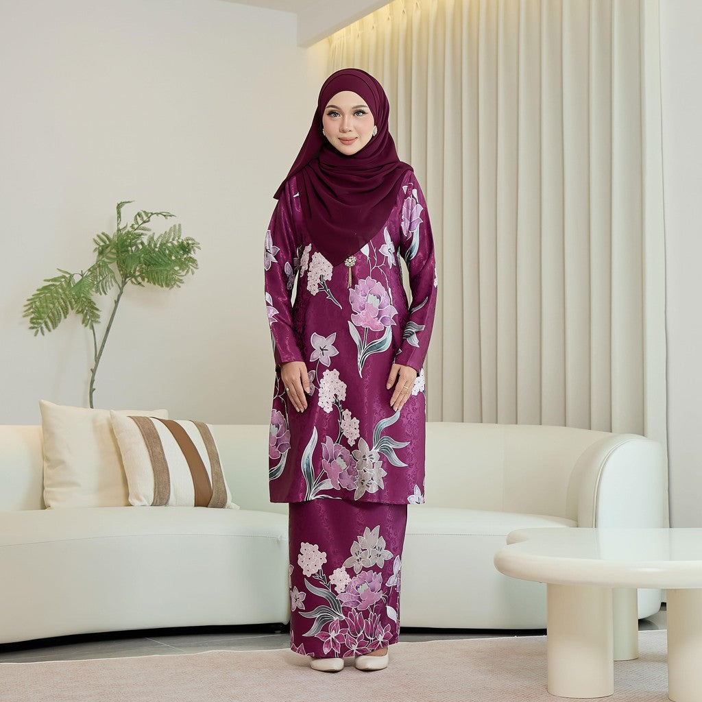 Anggun Kurung