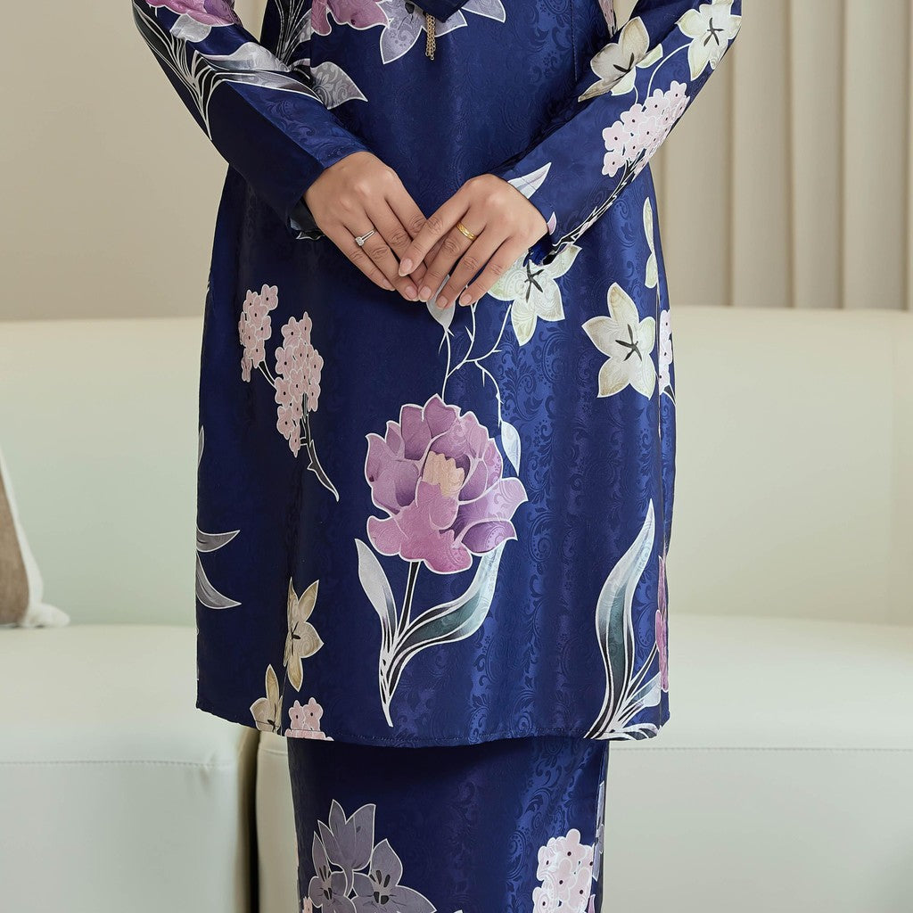Anggun Kurung