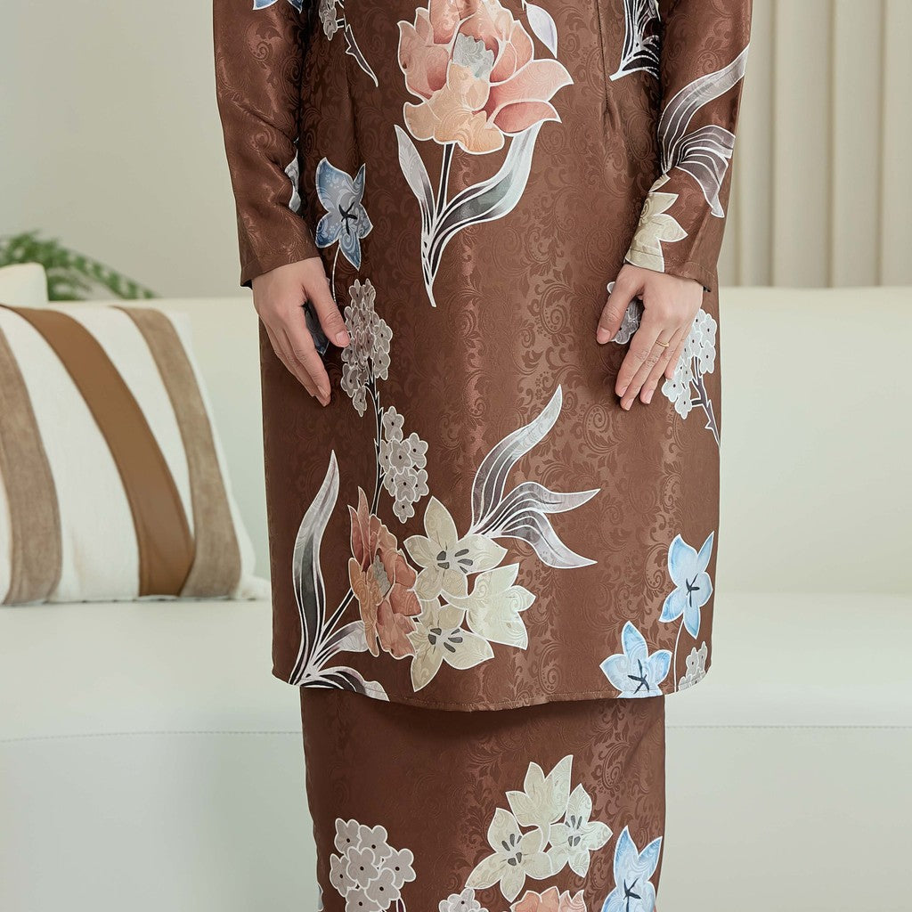 Anggun Kurung