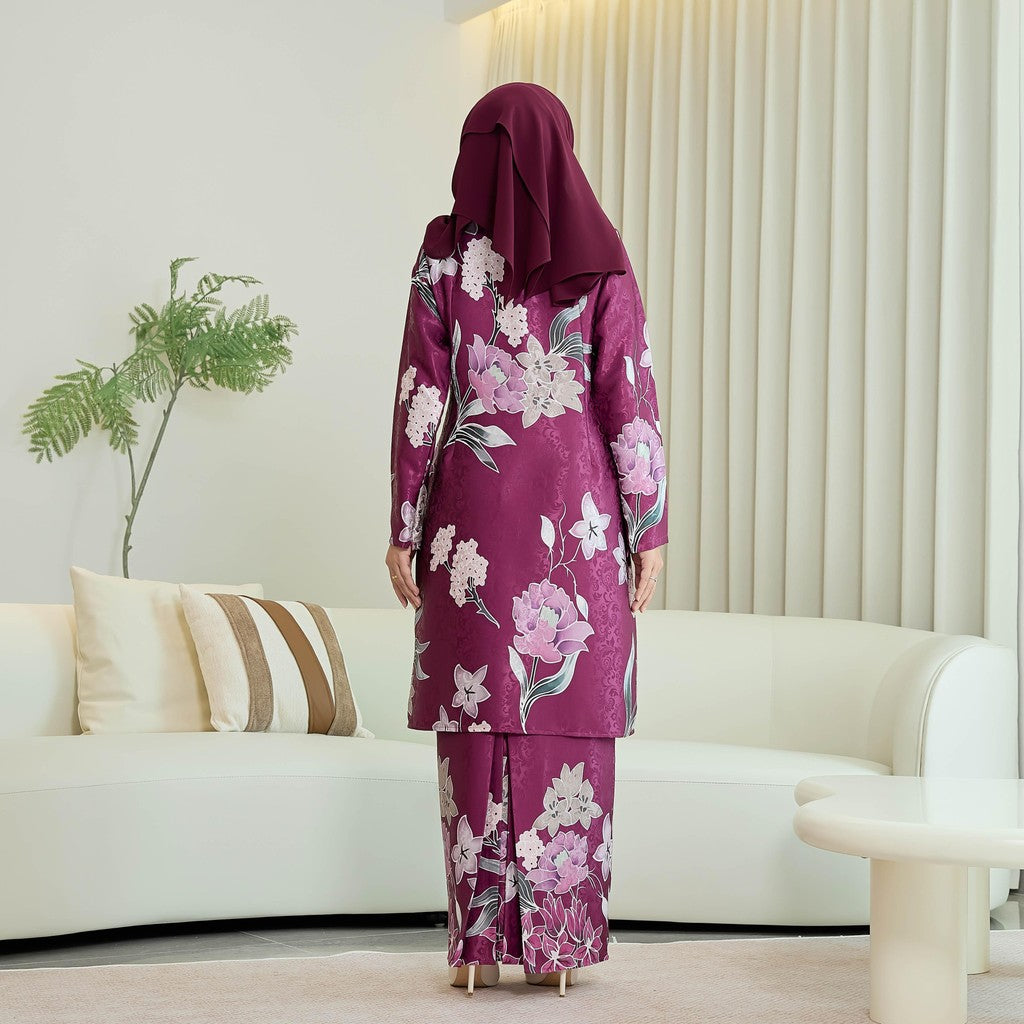 Anggun Kurung