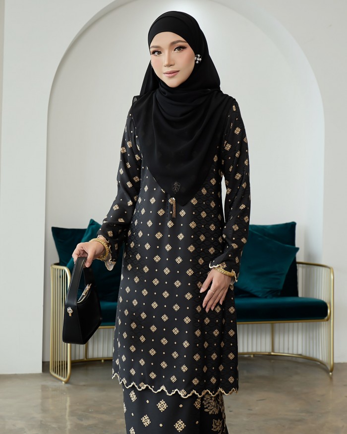 Dinda - Elegant Black