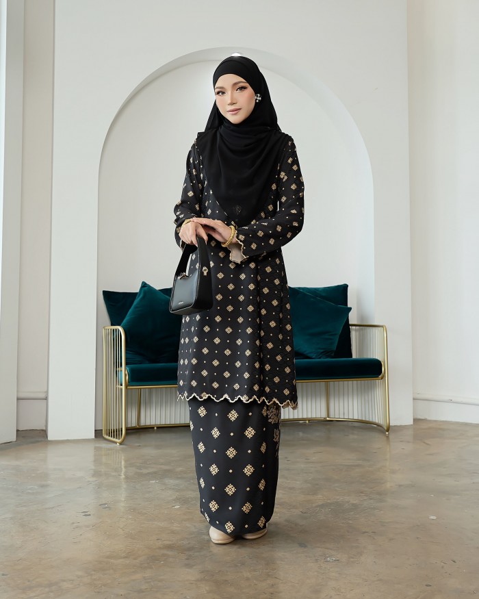 Dinda - Elegant Black