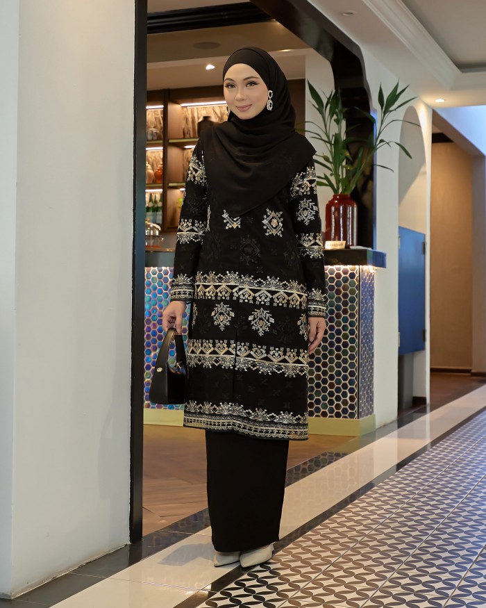 Maharani - Elegant Black