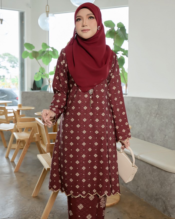 Dinda - Maroon