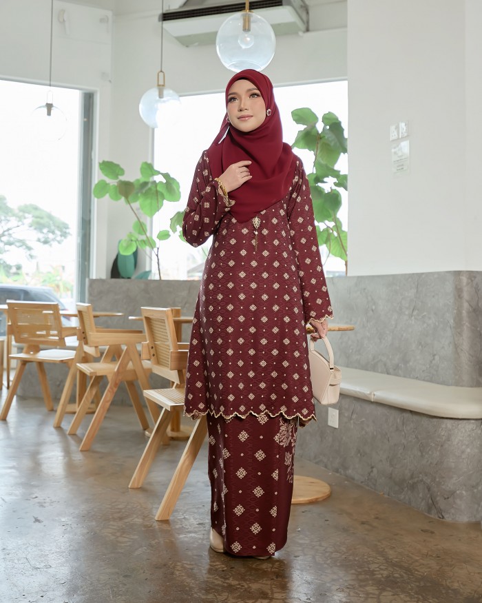 Dinda - Maroon